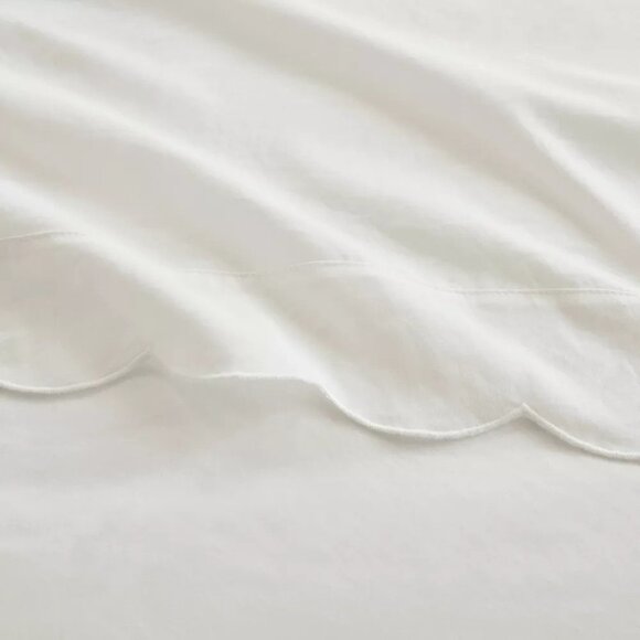 Armoire Collection Twin Twin XL Scalloped Edge 3 Pc White Sheet & Pillowcase Set - Picture 3 of 6